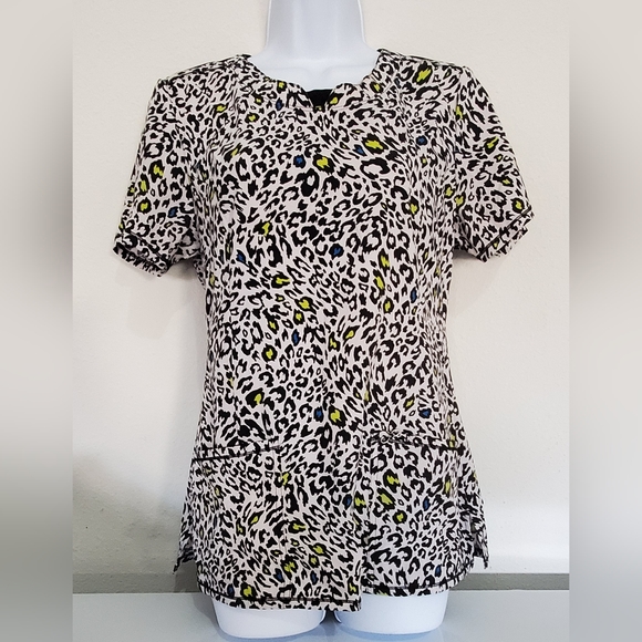 Lot‎ of 2 Cherokee scrub tops - Picture 1 of 7